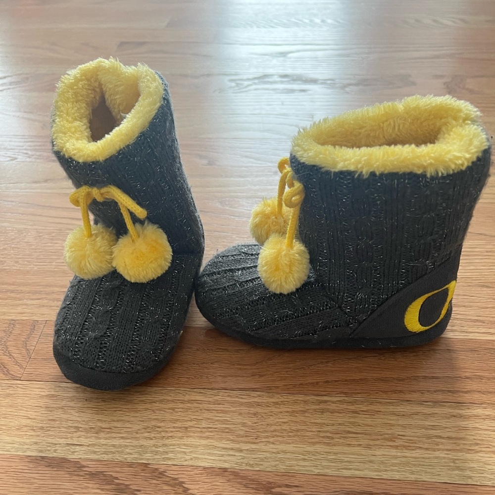 NWOT Oregon Duck cozy boots sz. 11/12c 💚💛